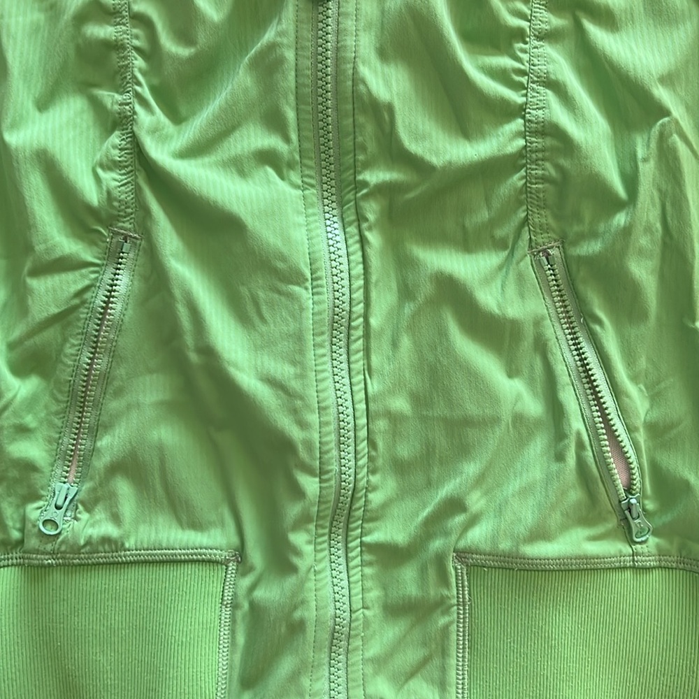 Lululemon “street to studio” Vibrant Green Hooded Jacket size 4 - Picture 3 of 7